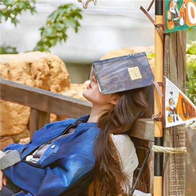 超模之女被曝豪车代步炫富，前后半年夜店画面流出